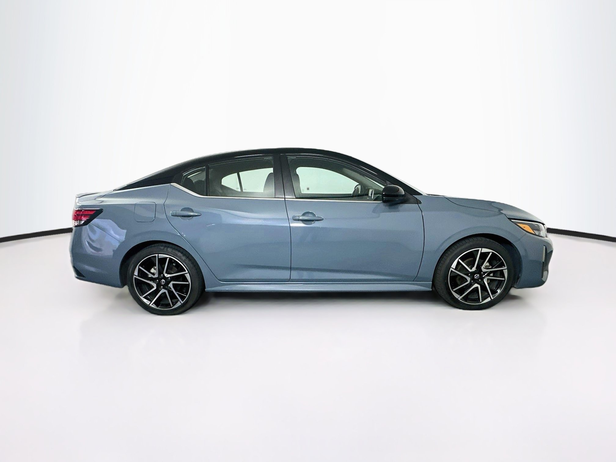 Used 2025 Nissan Sentra SR FWD image 10