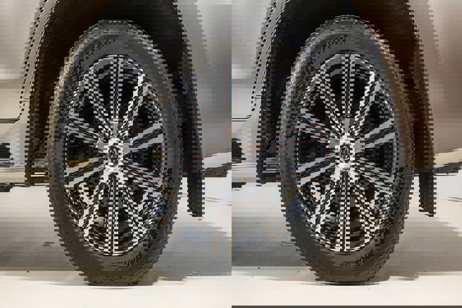 Used 2020 Lexus LX 570 4WD w/ Luxury Package image 13