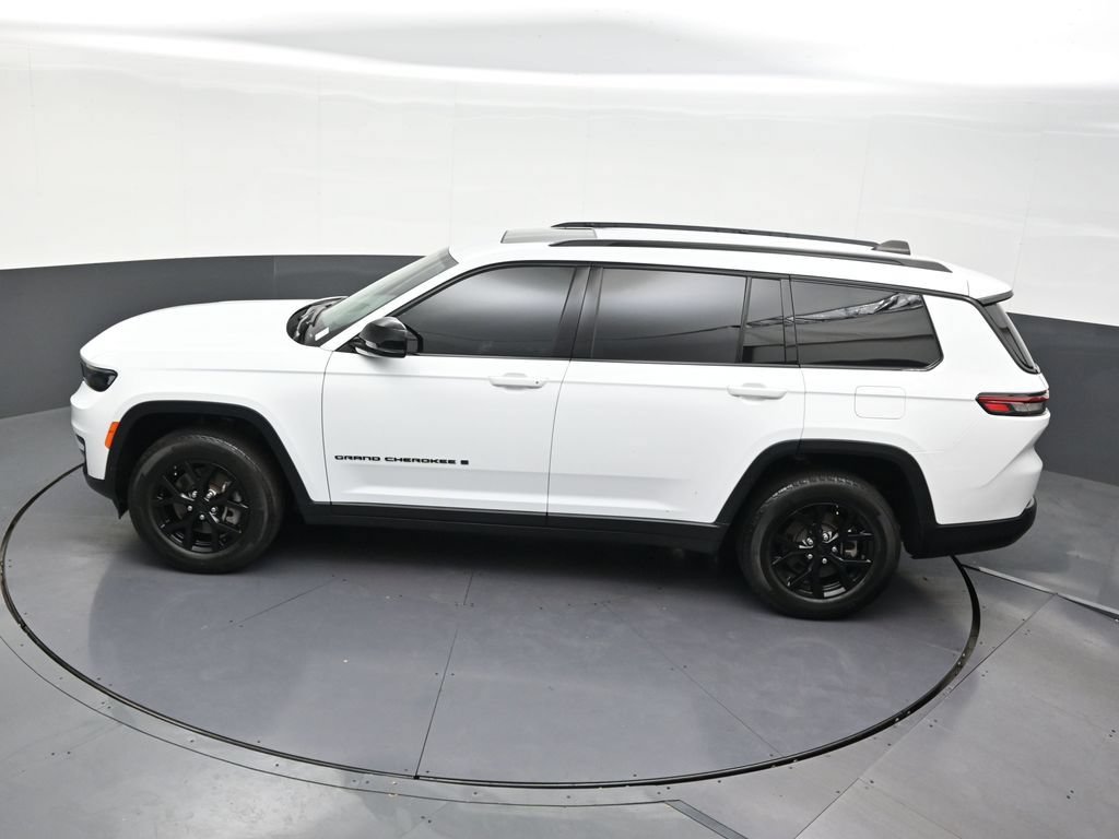 Used 2024 Jeep Grand Cherokee L Altitude AWD/4WD image 21