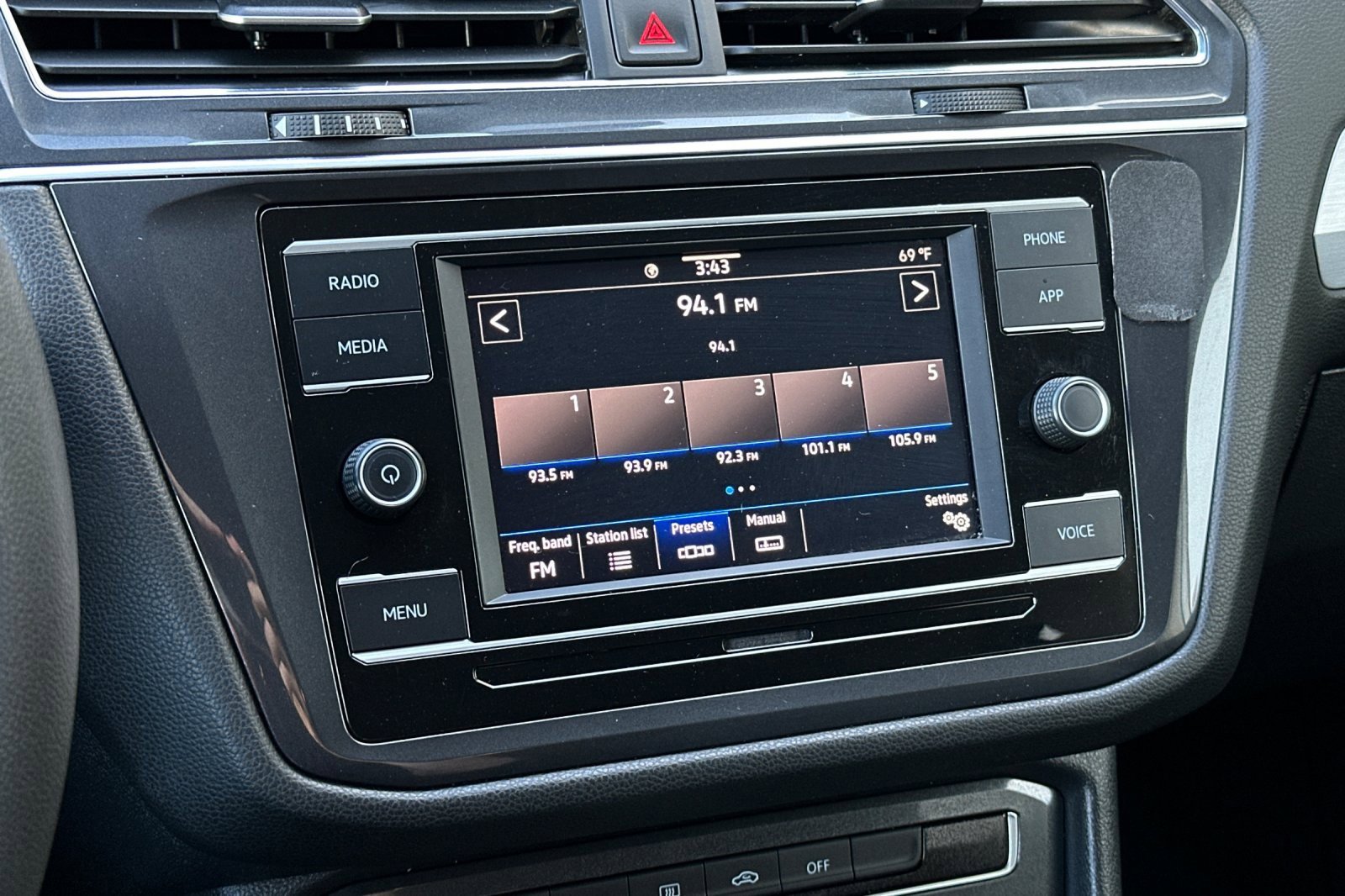 Used 2021 Volkswagen Tiguan S image 19