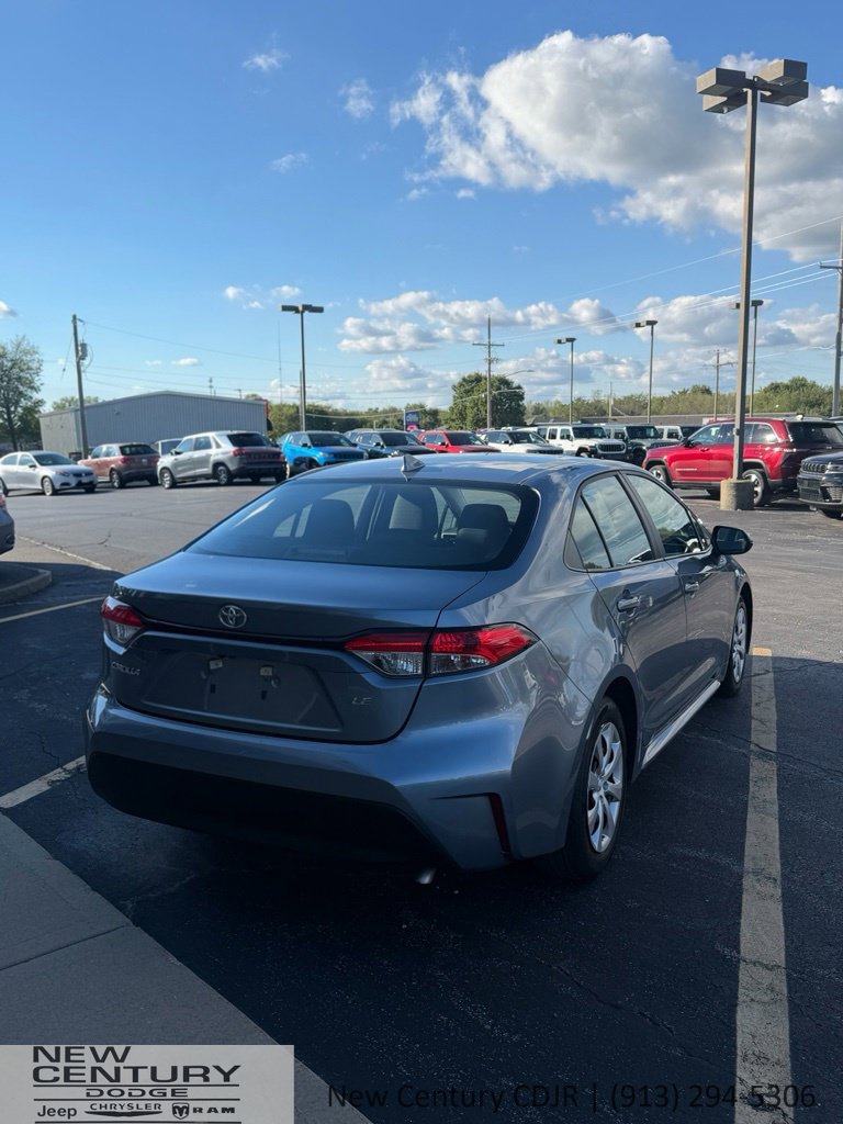 Used 2025 Toyota Corolla LE FWD image 5