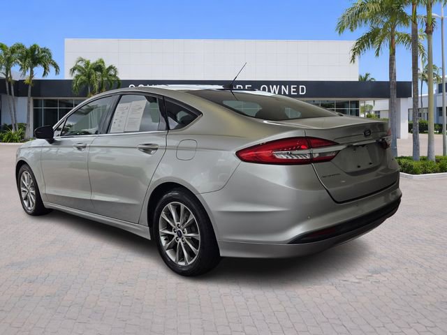 Used 2017 Ford Fusion SE w/ Fusion SE Technology Package image 5