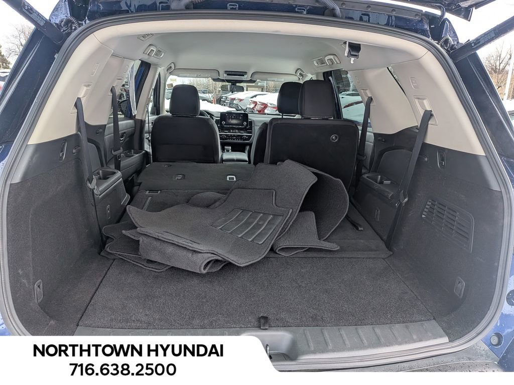 Used 2025 Nissan Pathfinder SV image 32