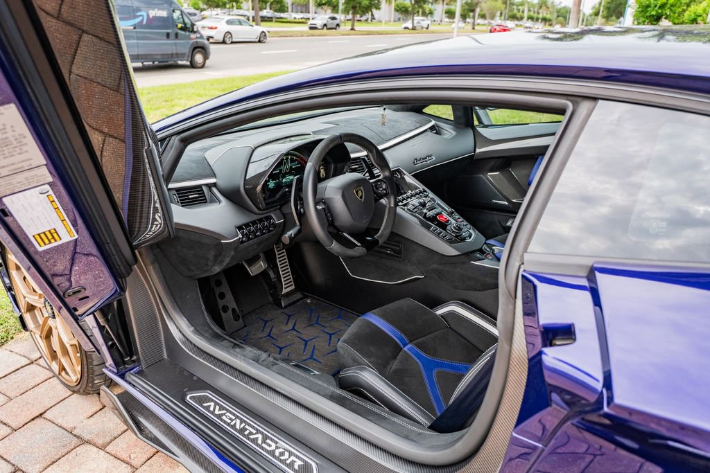 Used 2019 Lamborghini Aventador SVJ AWD/4WD image 25