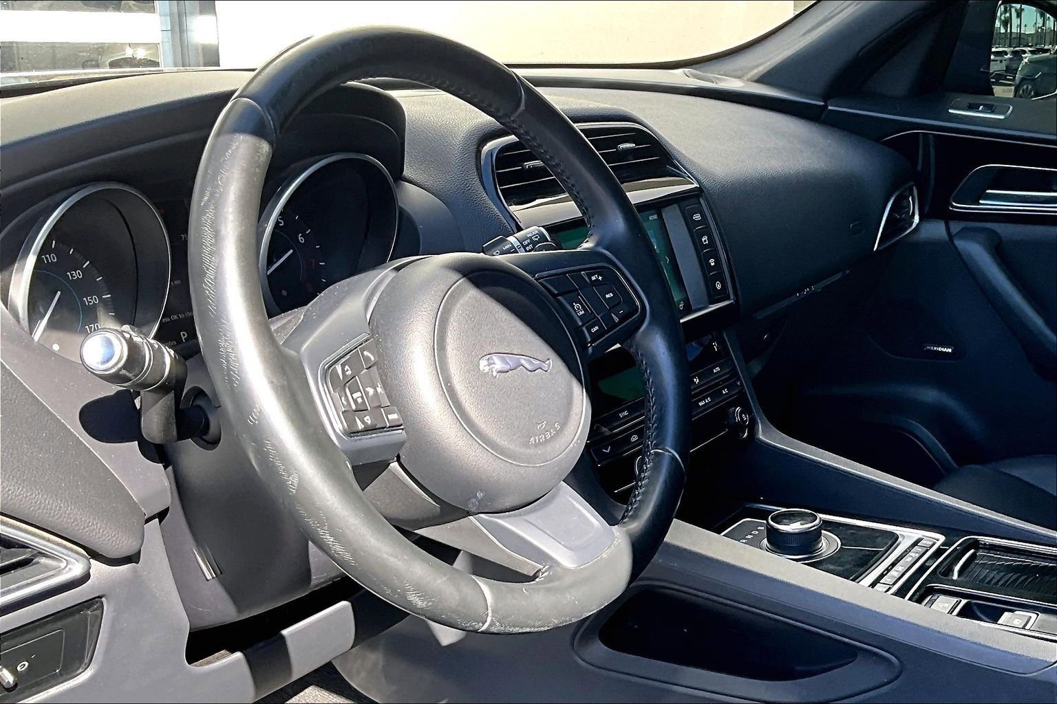 Used 2018 Jaguar F-PACE Premium image 14