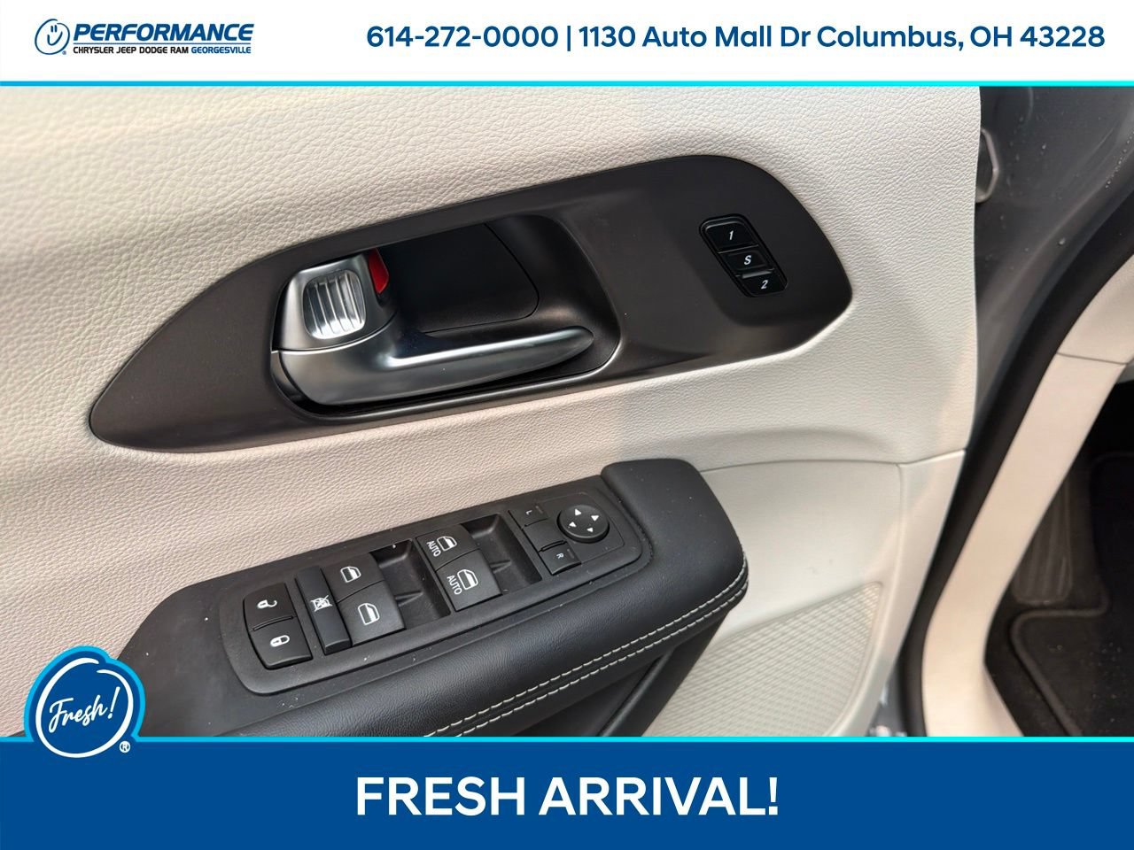 Used 2024 Chrysler Pacifica Limited FWD image 17