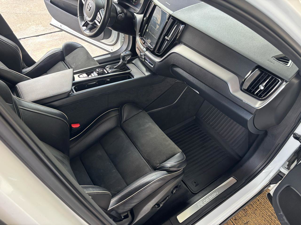 Used 2019 Volvo XC60 T5 R-Design w/ Protection Package Premier AWD/4WD image 24