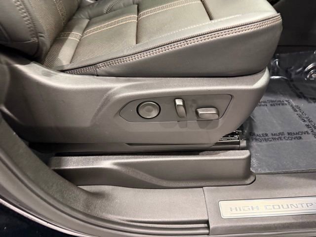 New 2026 Chevrolet Suburban High Country image 25