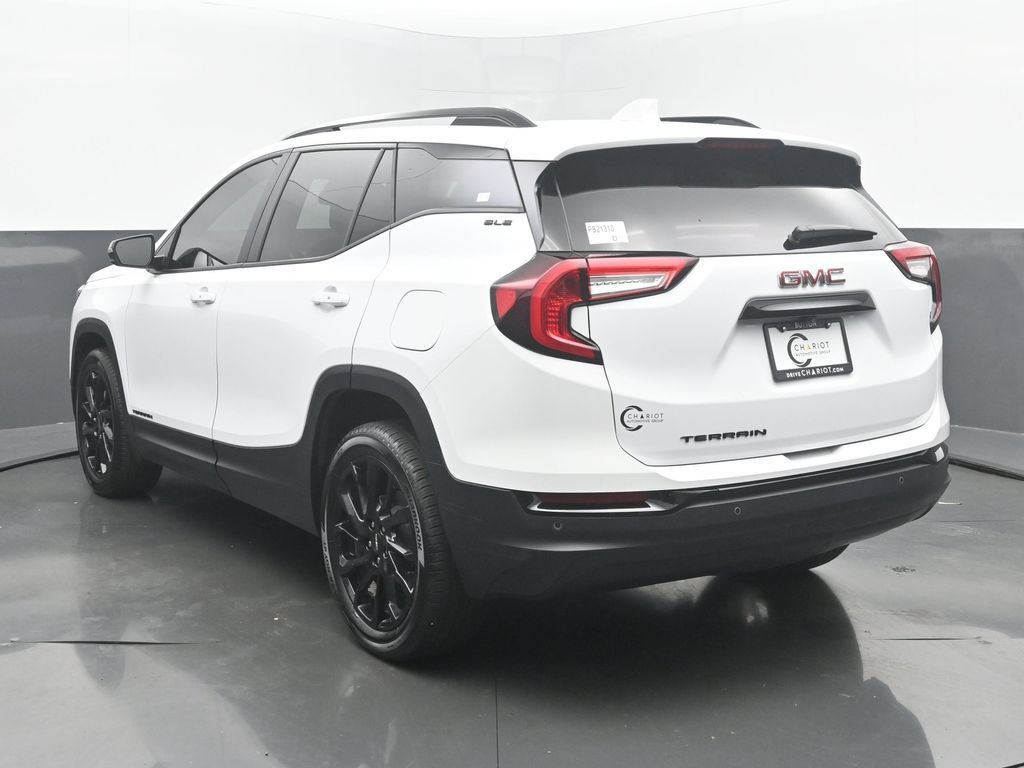 Used 2024 GMC Terrain SLE w/ Driver Convenience Package FWD image 4