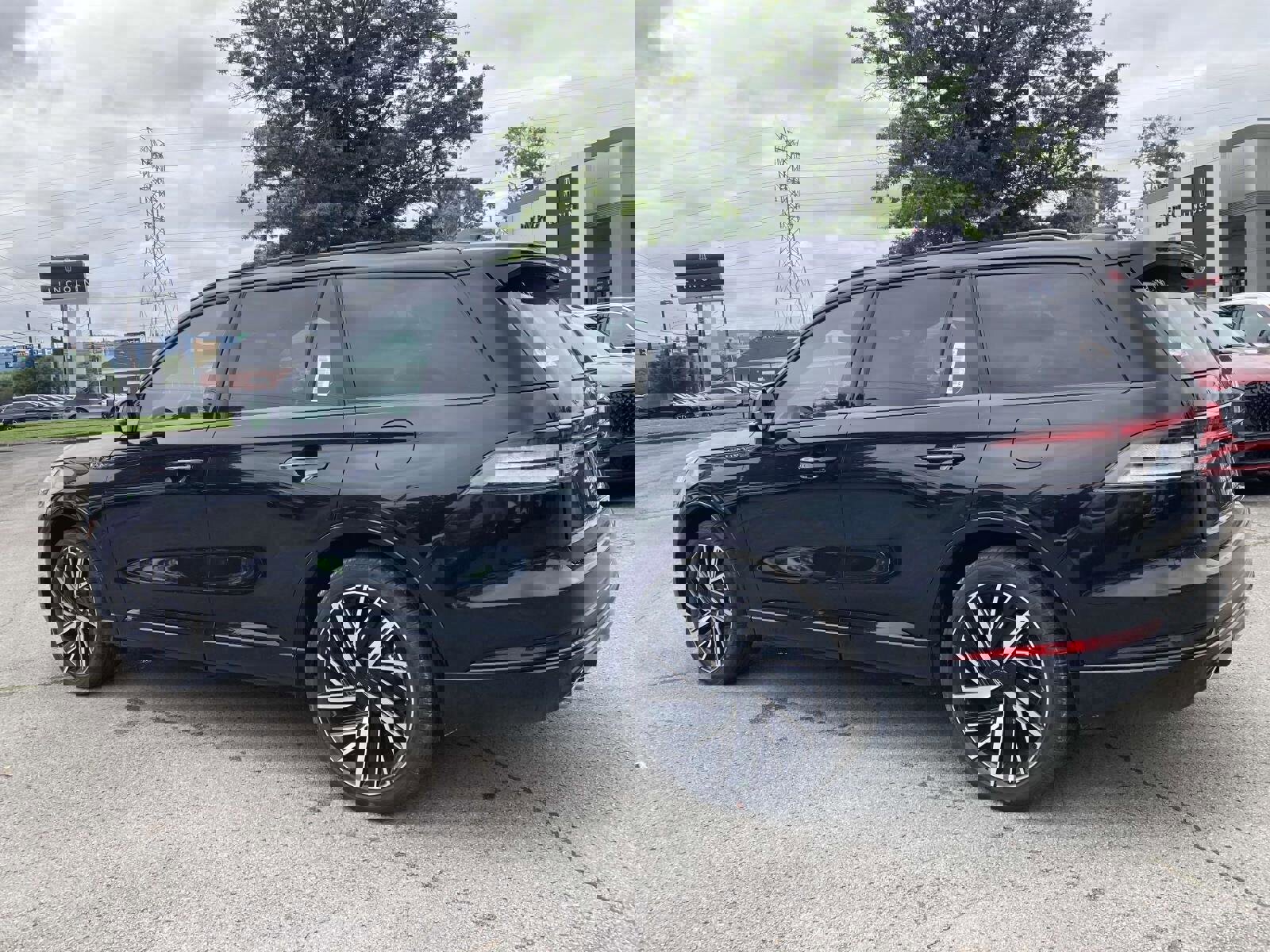 New 2025 Lincoln Aviator Black Label w/ Jet Appearance Package image 7