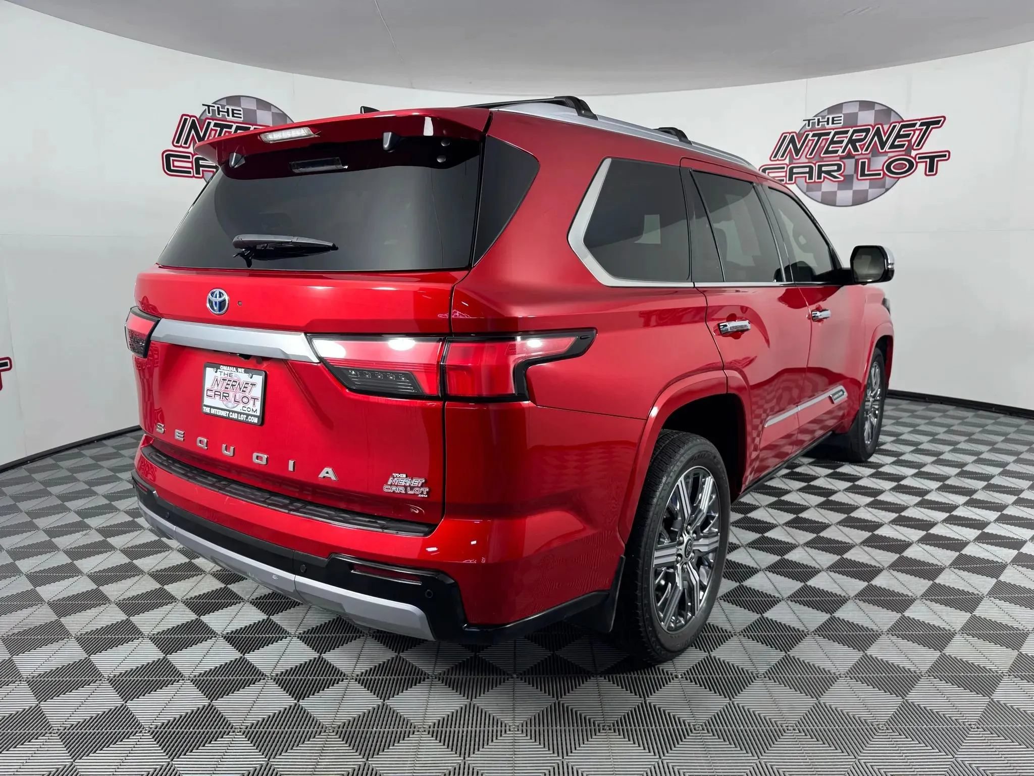 Used 2023 Toyota Sequoia Capstone AWD/4WD image 7