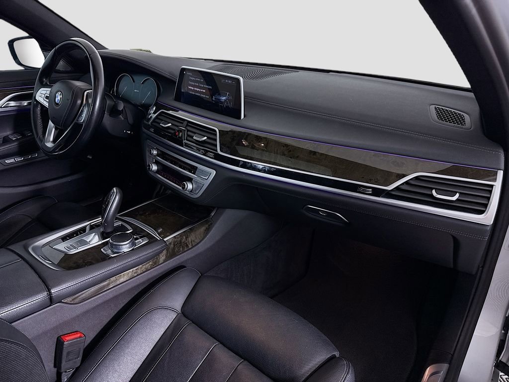 Used 2018 BMW 740e xDrive image 29