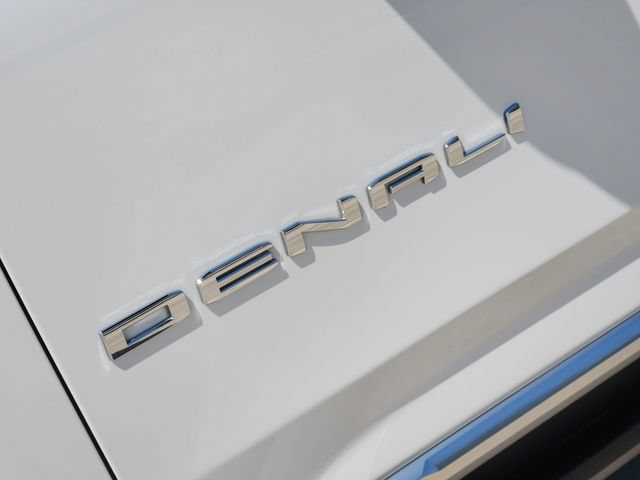 Used 2024 GMC Yukon Denali w/ Advanced Technology Package AWD/4WD image 12