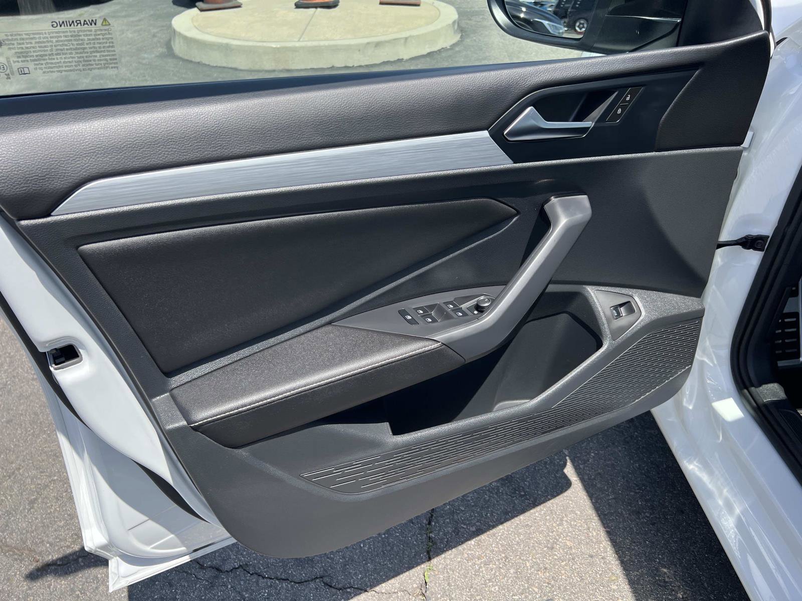 Used 2025 Volkswagen Jetta Sport image 6