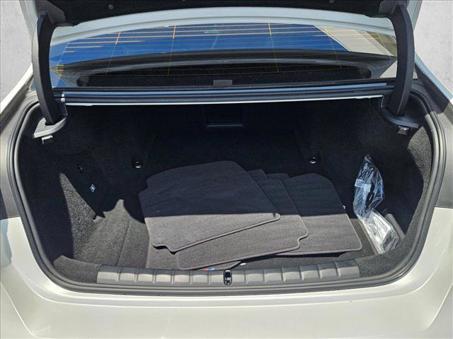 Certified 2024 BMW i7 eDrive50 w/ M Sport Package RWD image 6