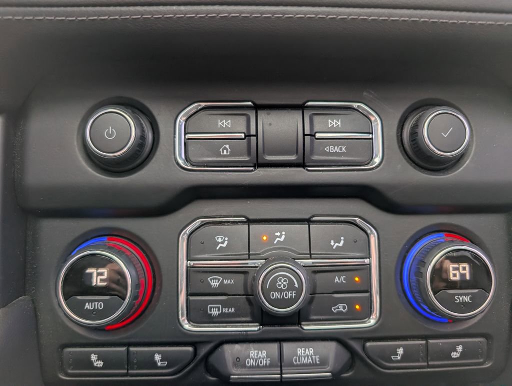 Used 2022 Chevrolet Suburban LT w/ LT Signature Package image 18