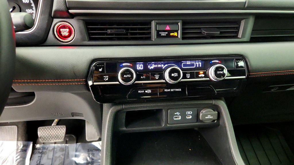 Used 2025 Honda Pilot Sport image 17