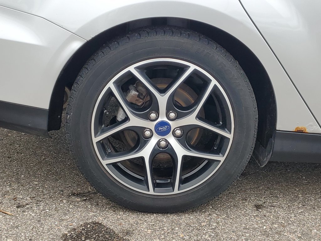 Used 2018 Ford Focus SEL w/ Cold Weather Package FWD image 5