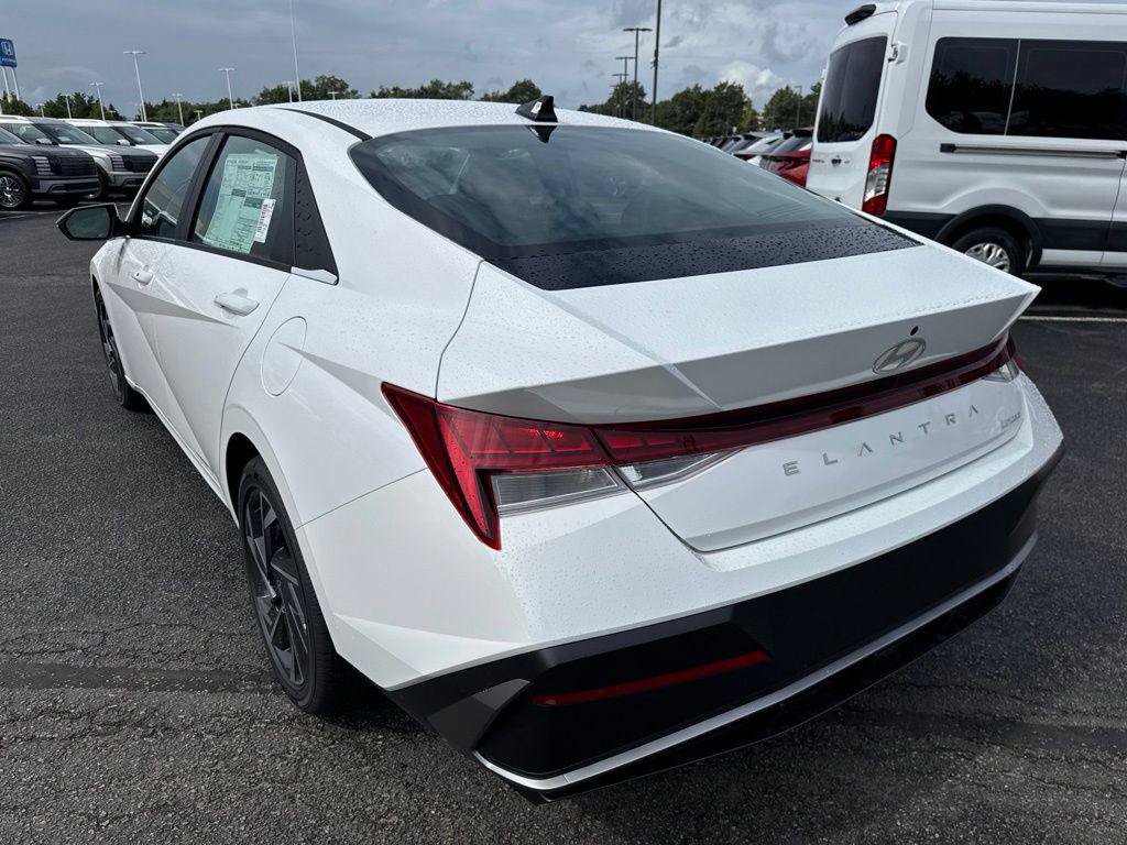 New 2026 Hyundai Elantra Limited FWD image 4