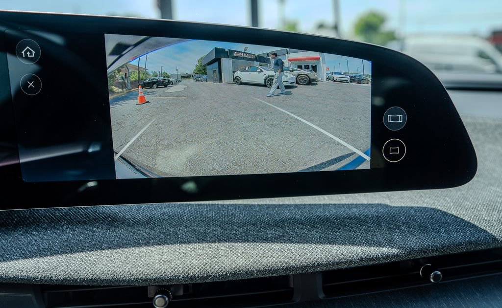 Used 2024 Lucid Air Pure image 11