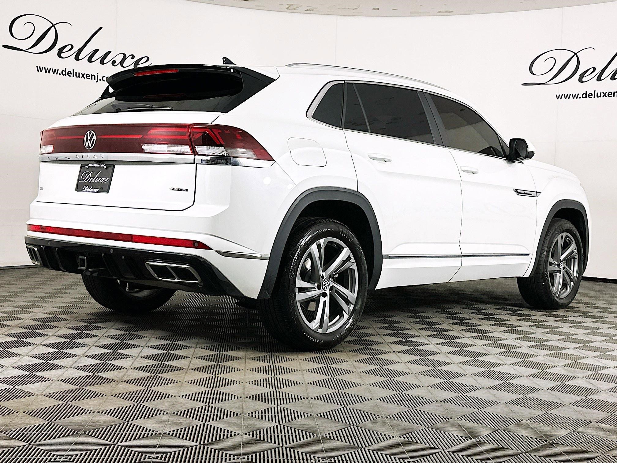 Used 2024 Volkswagen Atlas Cross Sport SEL R-Line AWD/4WD image 6
