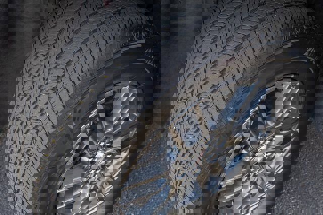 Used 2025 GMC Acadia Elevation image 14