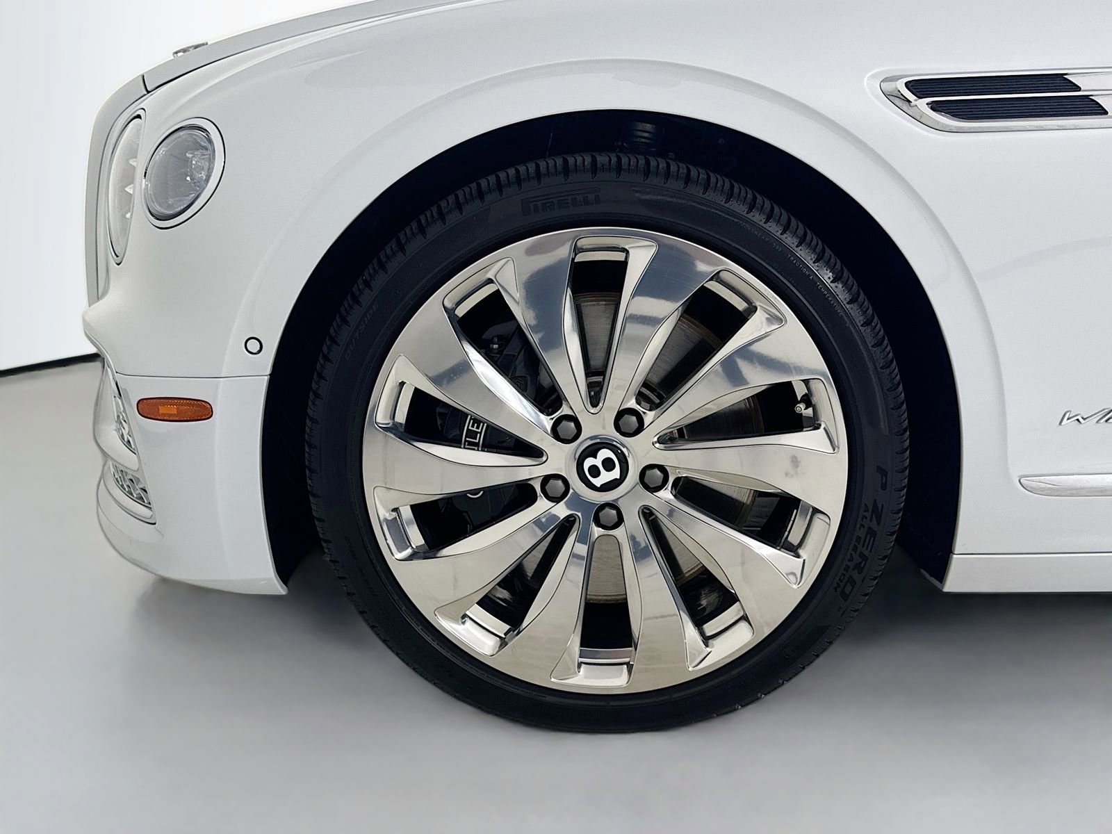 Used 2022 Bentley Flying Spur W12 image 10