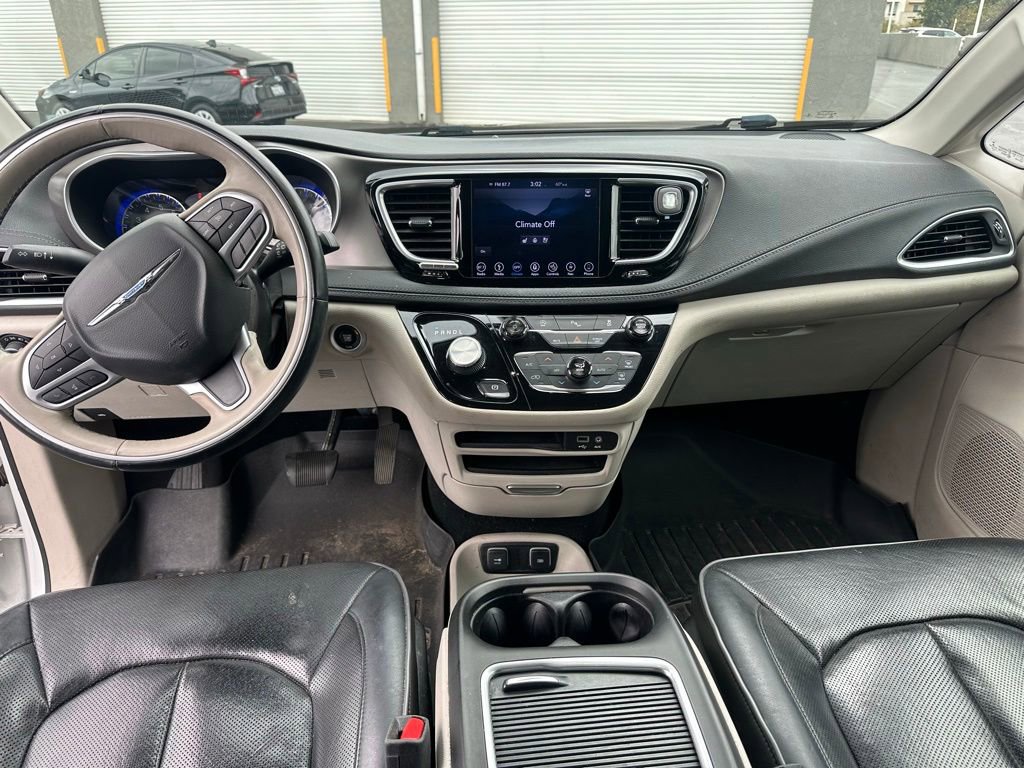 Used 2018 Chrysler Pacifica Limited FWD image 11