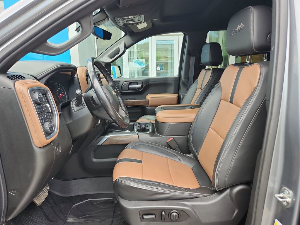 Used 2021 Chevrolet Silverado 1500 High Country w/ Technology Package AWD/4WD image 11