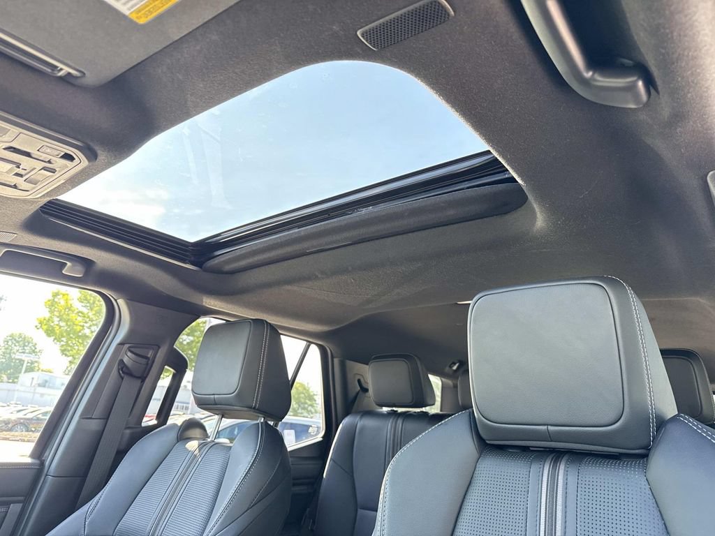 Used 2025 Toyota 4Runner Limited AWD/4WD image 17