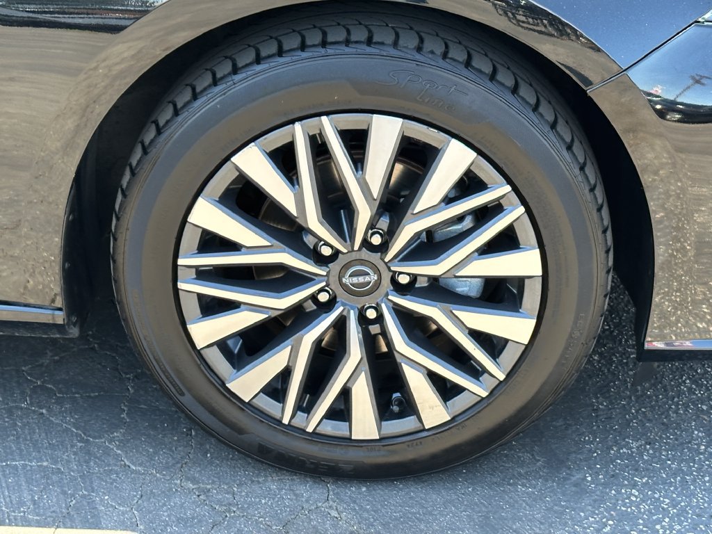 Used 2024 Nissan Altima 2.5 SV FWD image 14