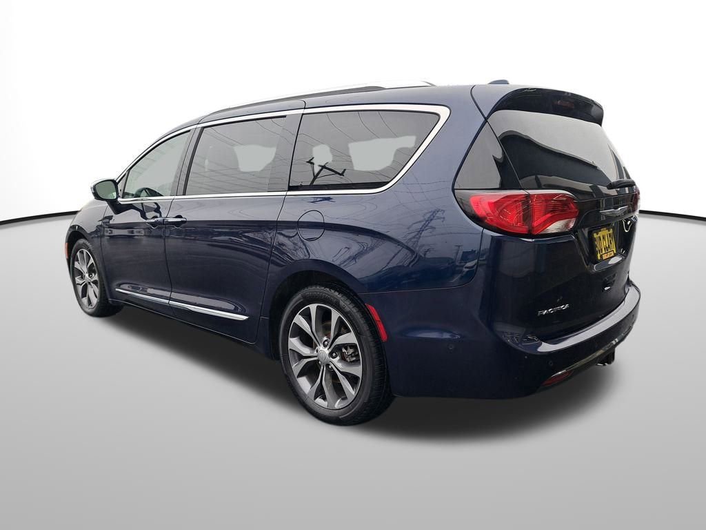 Used 2017 Chrysler Pacifica Limited image 3