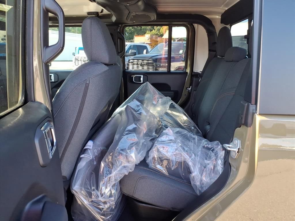 New 2025 Jeep Gladiator Sport image 6