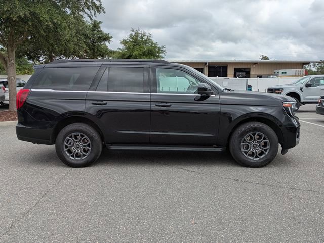Used 2025 Ford Expedition Active AWD/4WD image 2
