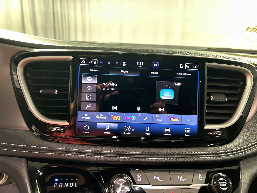 New 2027 Chrysler Pacifica Select FWD image 15