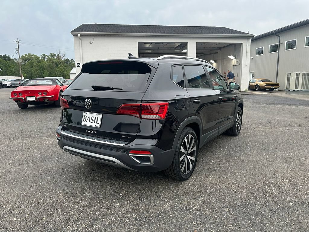 Used 2023 Volkswagen Taos SE w/ Panoramic Sunroof Package AWD/4WD image 10