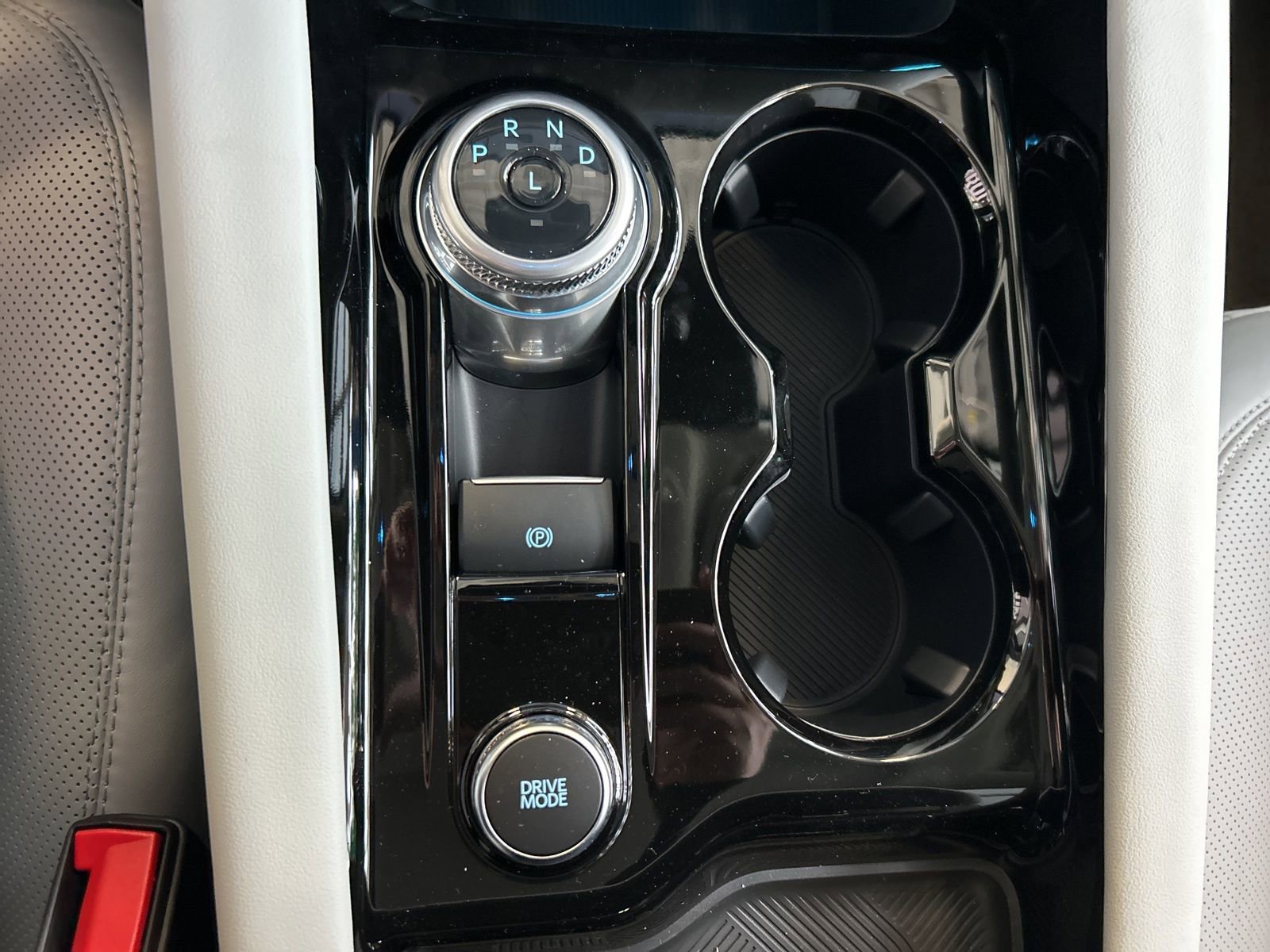 New 2026 Ford Explorer Platinum image 28