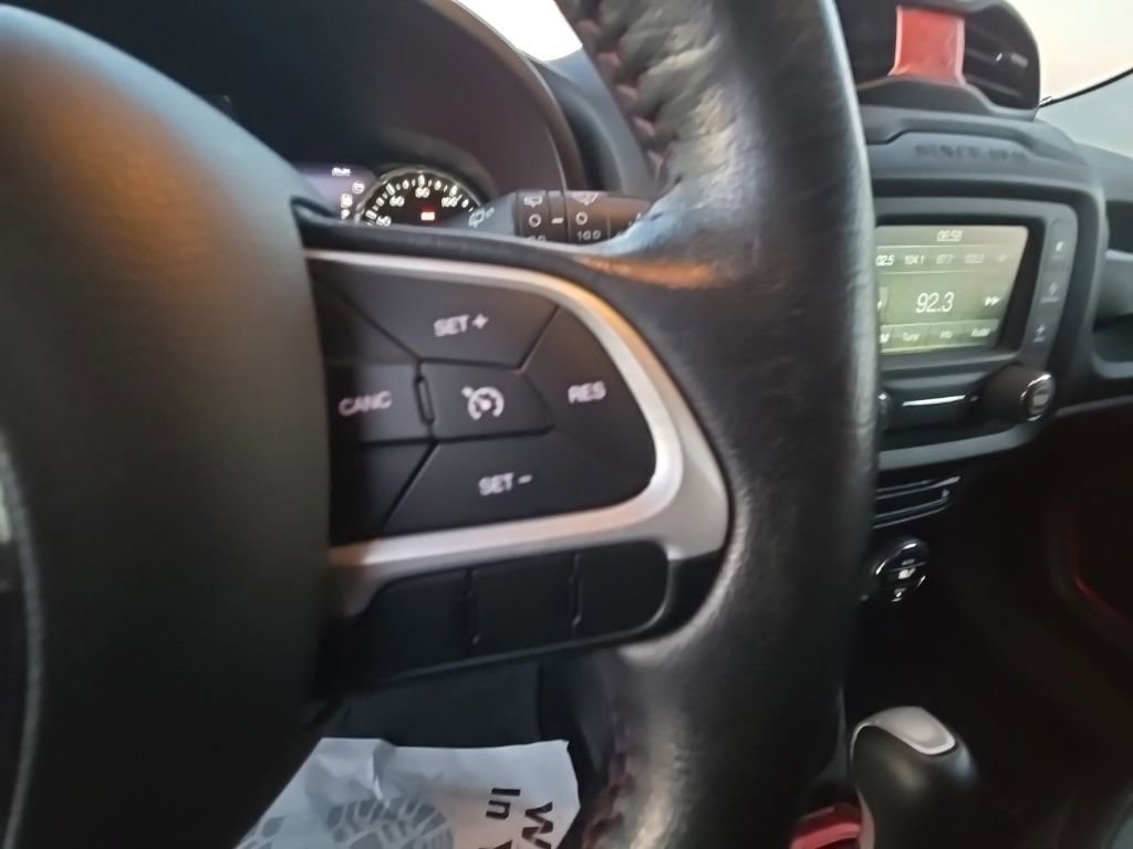 Used 2016 Jeep Renegade Trailhawk w/ Premium Trailhawk Package image 17