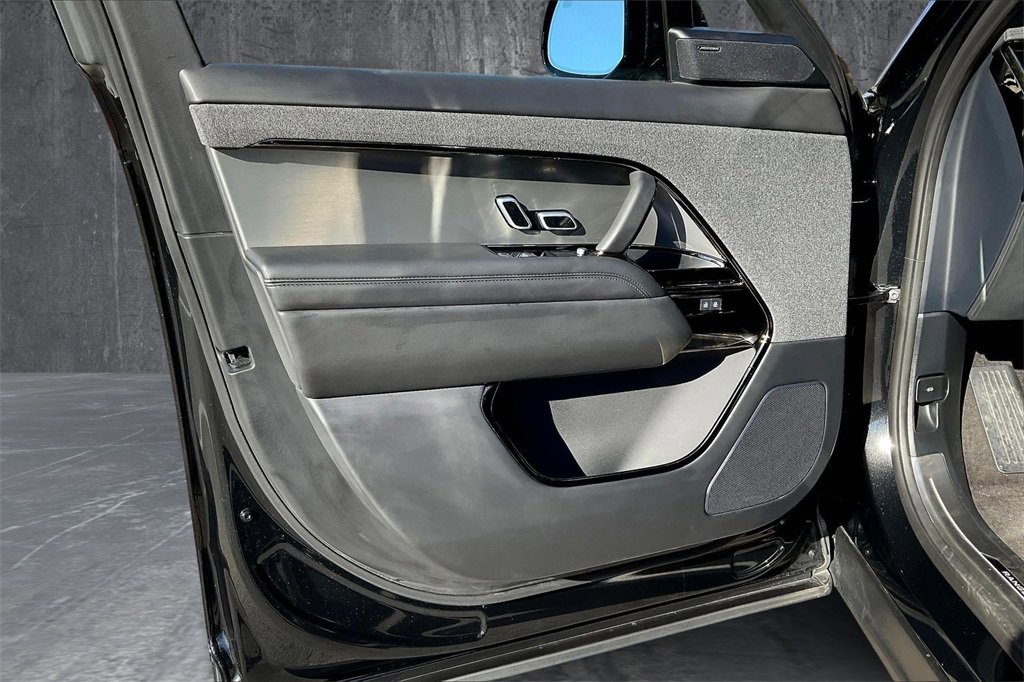 Used 2025 Land Rover Range Rover Sport image 19
