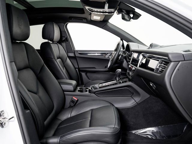 Certified 2025 Porsche Macan image 25