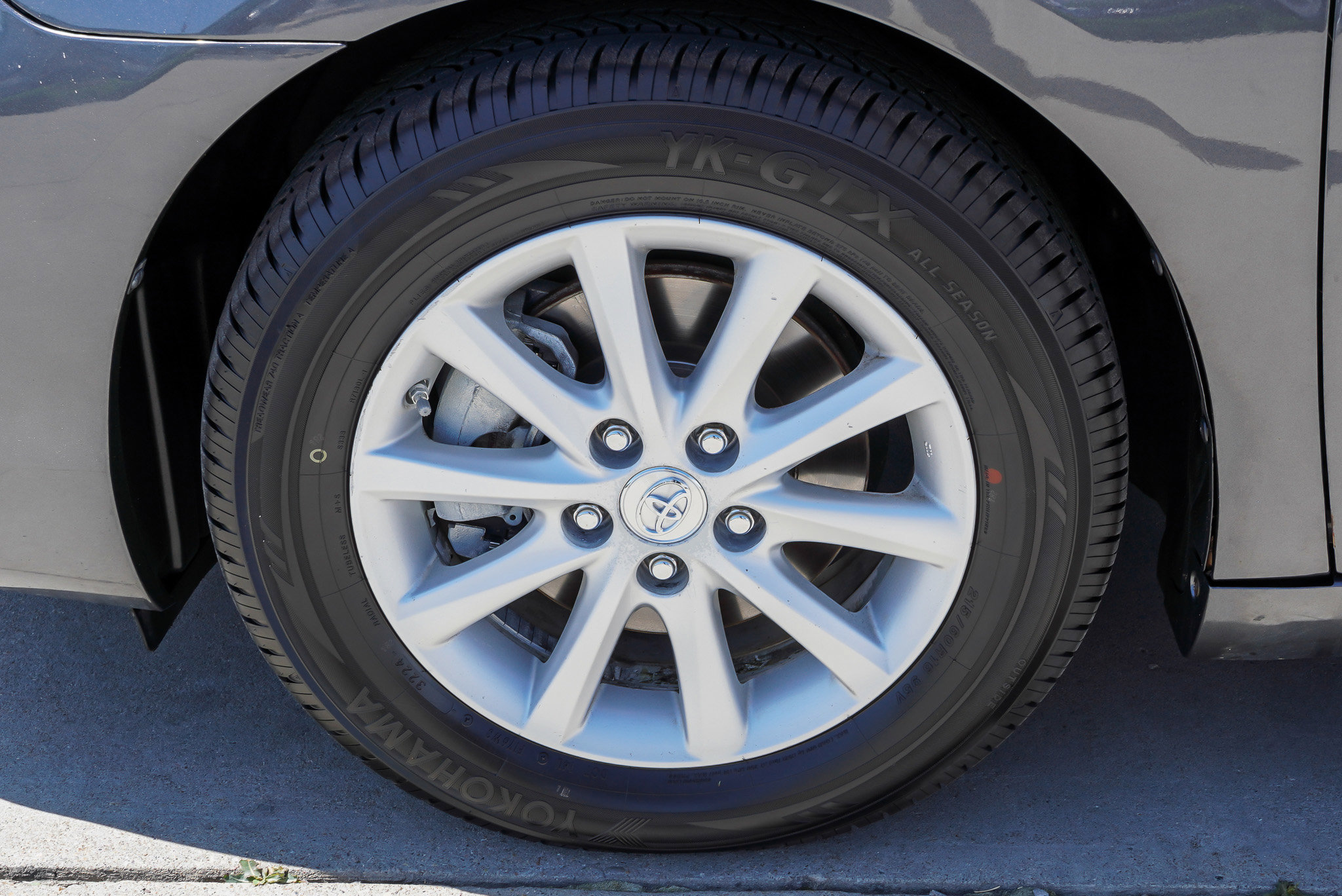 Used 2010 Toyota Camry XLE FWD image 11