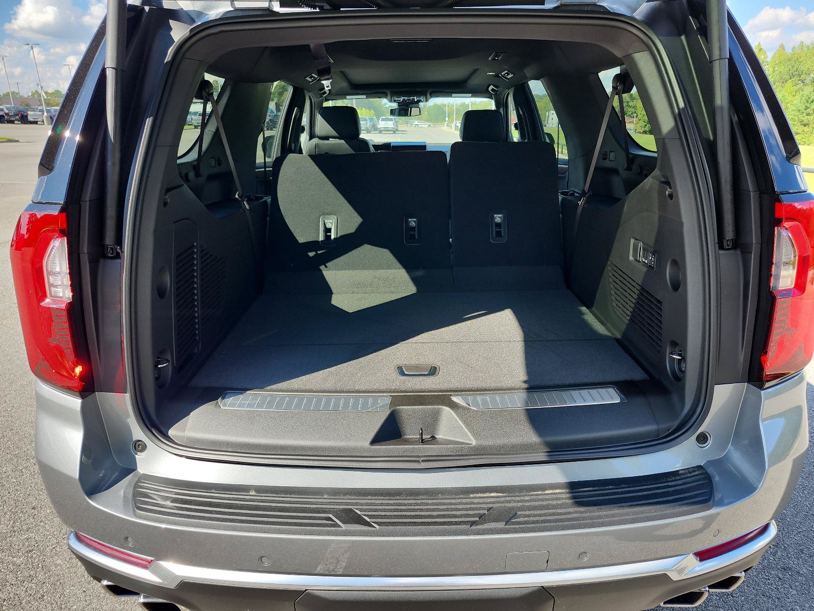 New 2026 GMC Yukon XL Denali AWD/4WD image 8