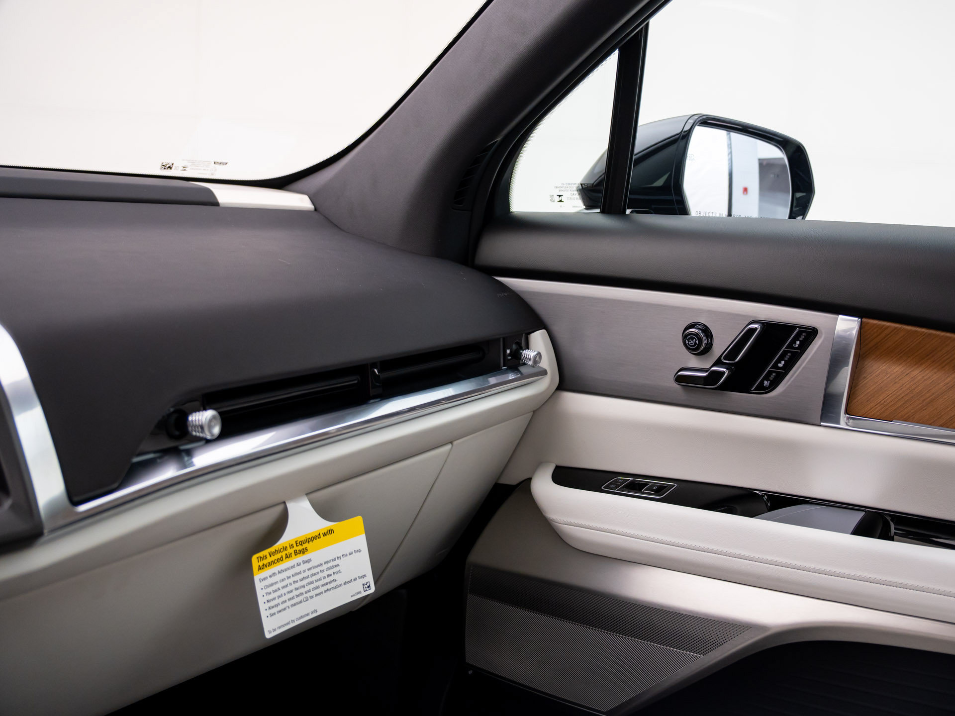New 2027 Cadillac Vistiq Sport w/ LPO, Floor Liner Package AWD/4WD image 29