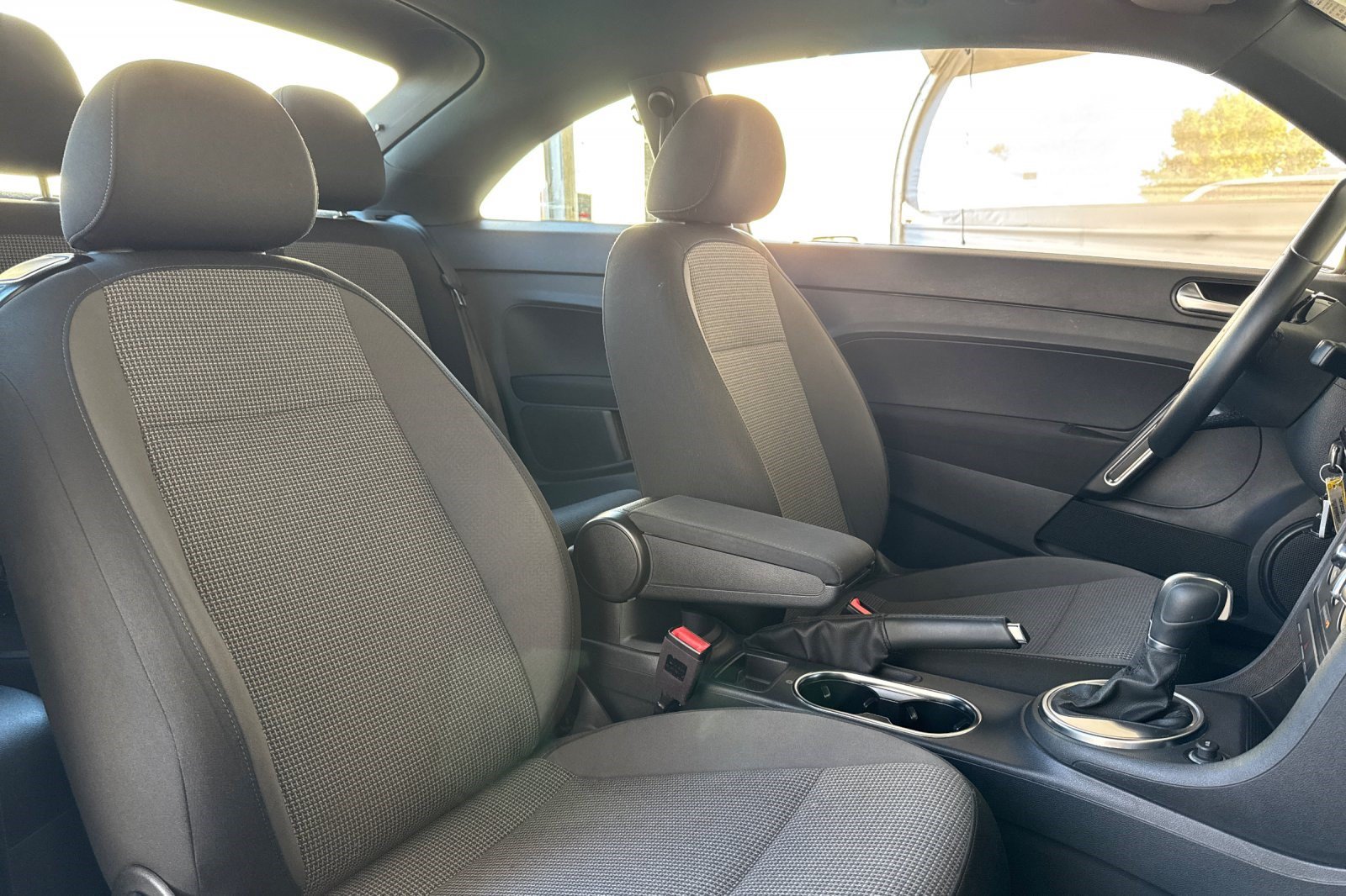 Used 2019 Volkswagen Beetle 2.0T S FWD image 23