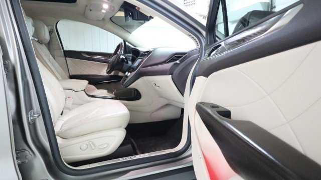 Used 2017 Lincoln MKC Reserve w/ Lincoln MKC Climate Package image 10