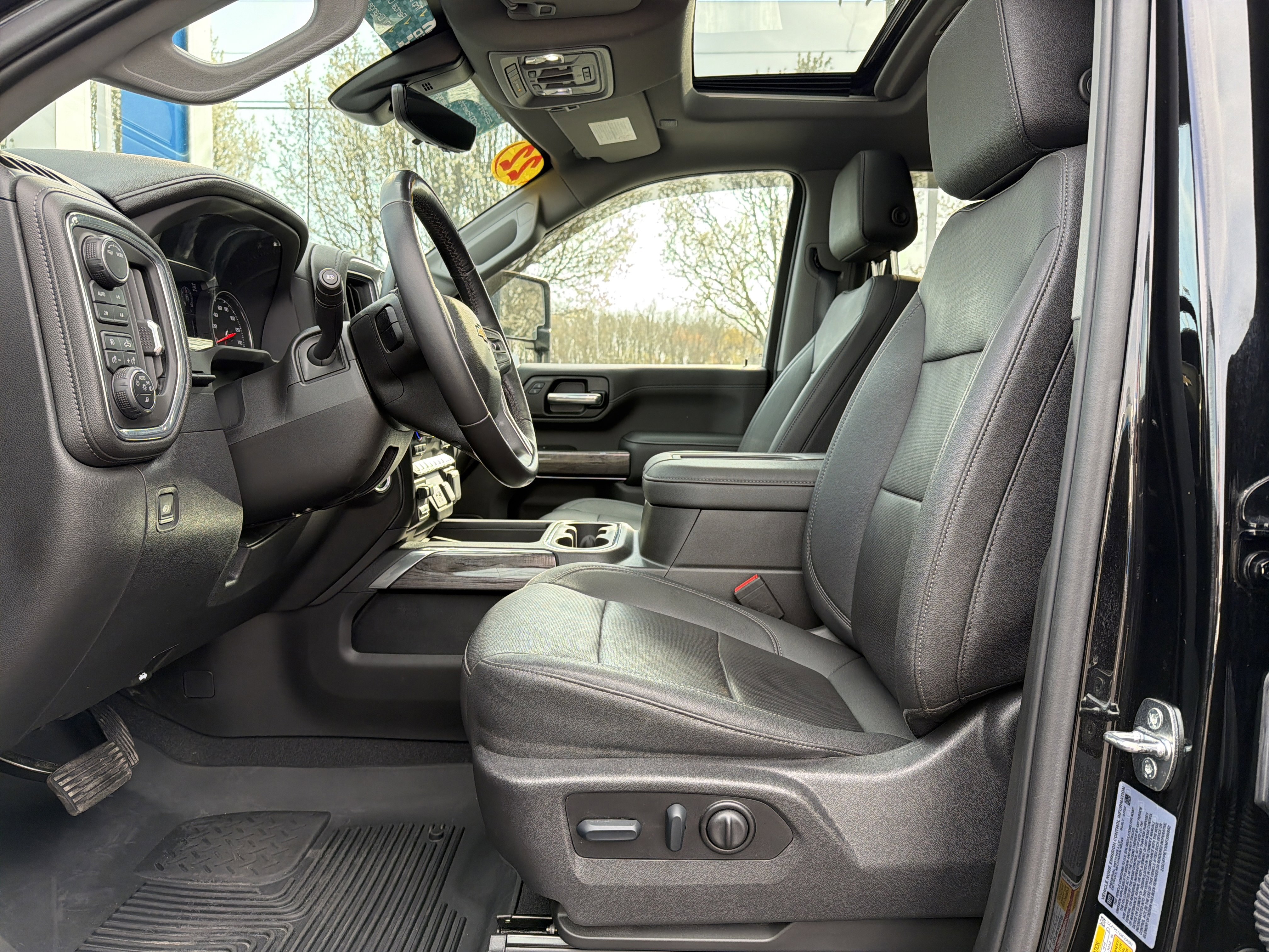 Used 2022 Chevrolet Silverado 2500 LTZ w/ LTZ Premium Package image 16