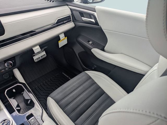 New 2026 Mitsubishi Outlander SE FWD image 17