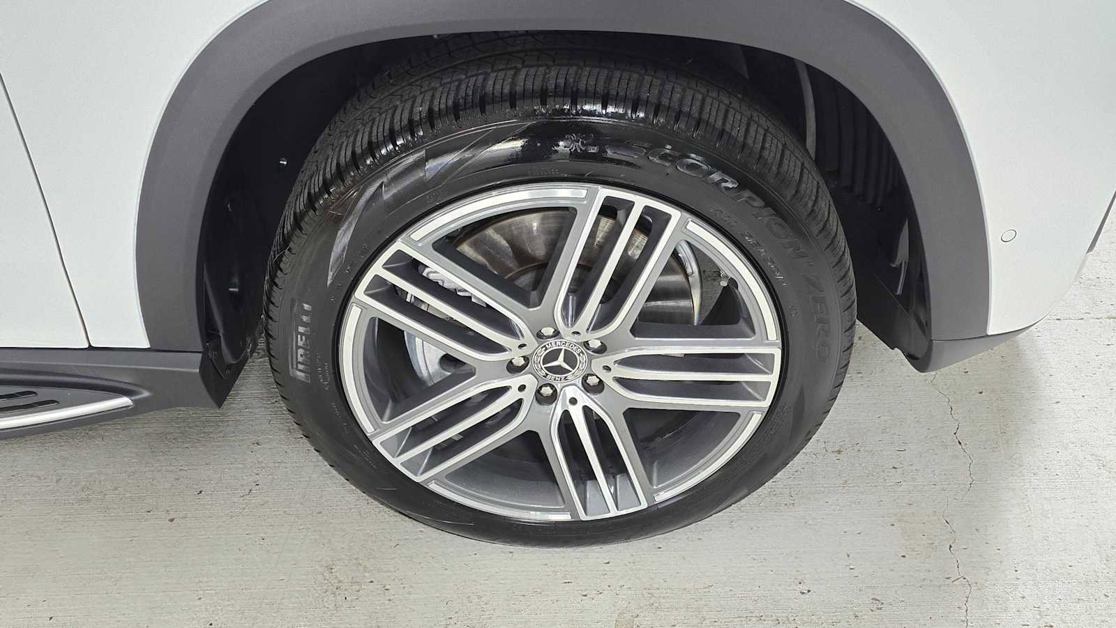 Used 2026 Mercedes-Benz GLS 450 4MATIC image 9