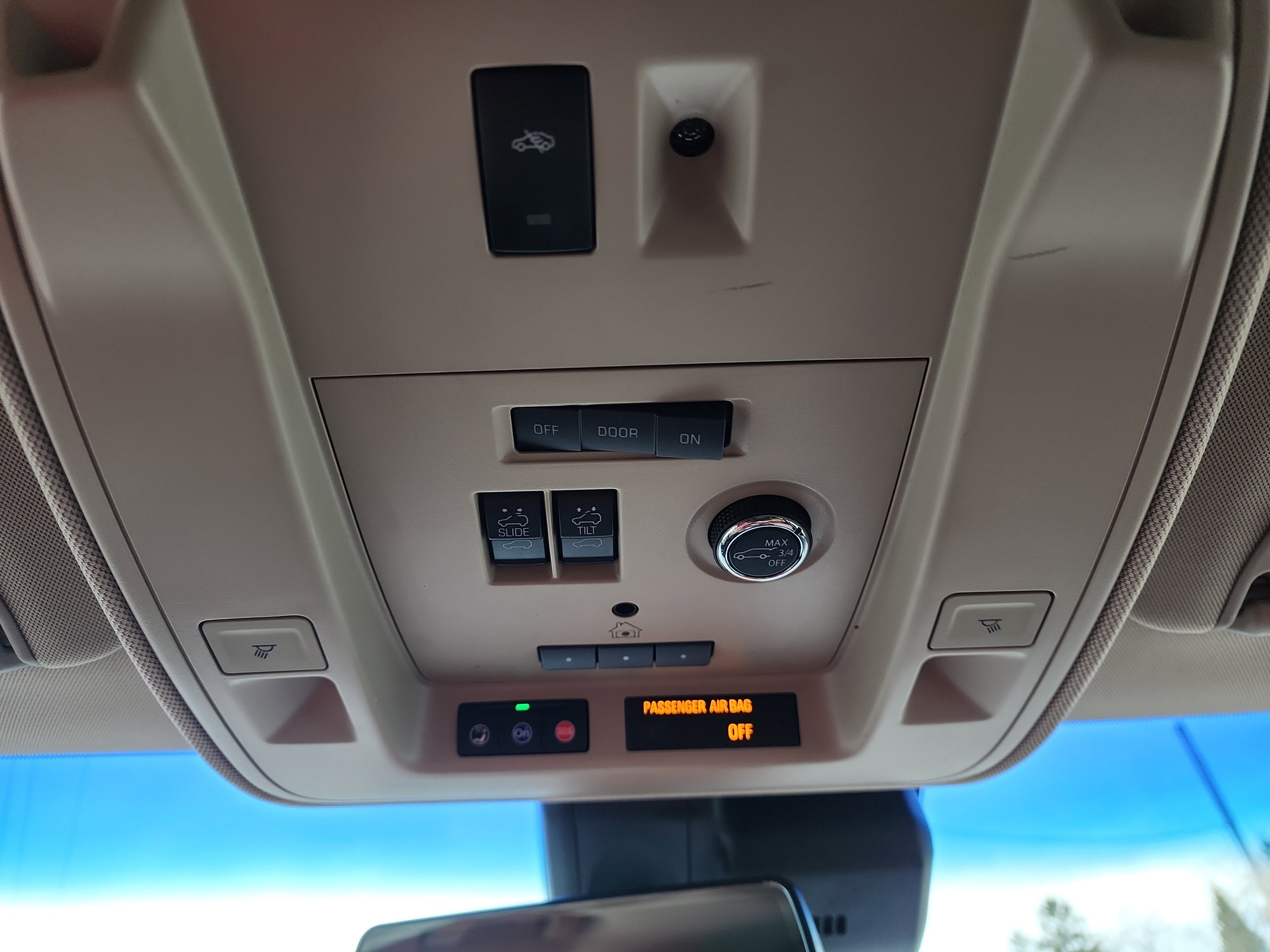 Certified 2020 Cadillac Escalade Premium Luxury w/ LPO, Radiant Package AWD/4WD image 23