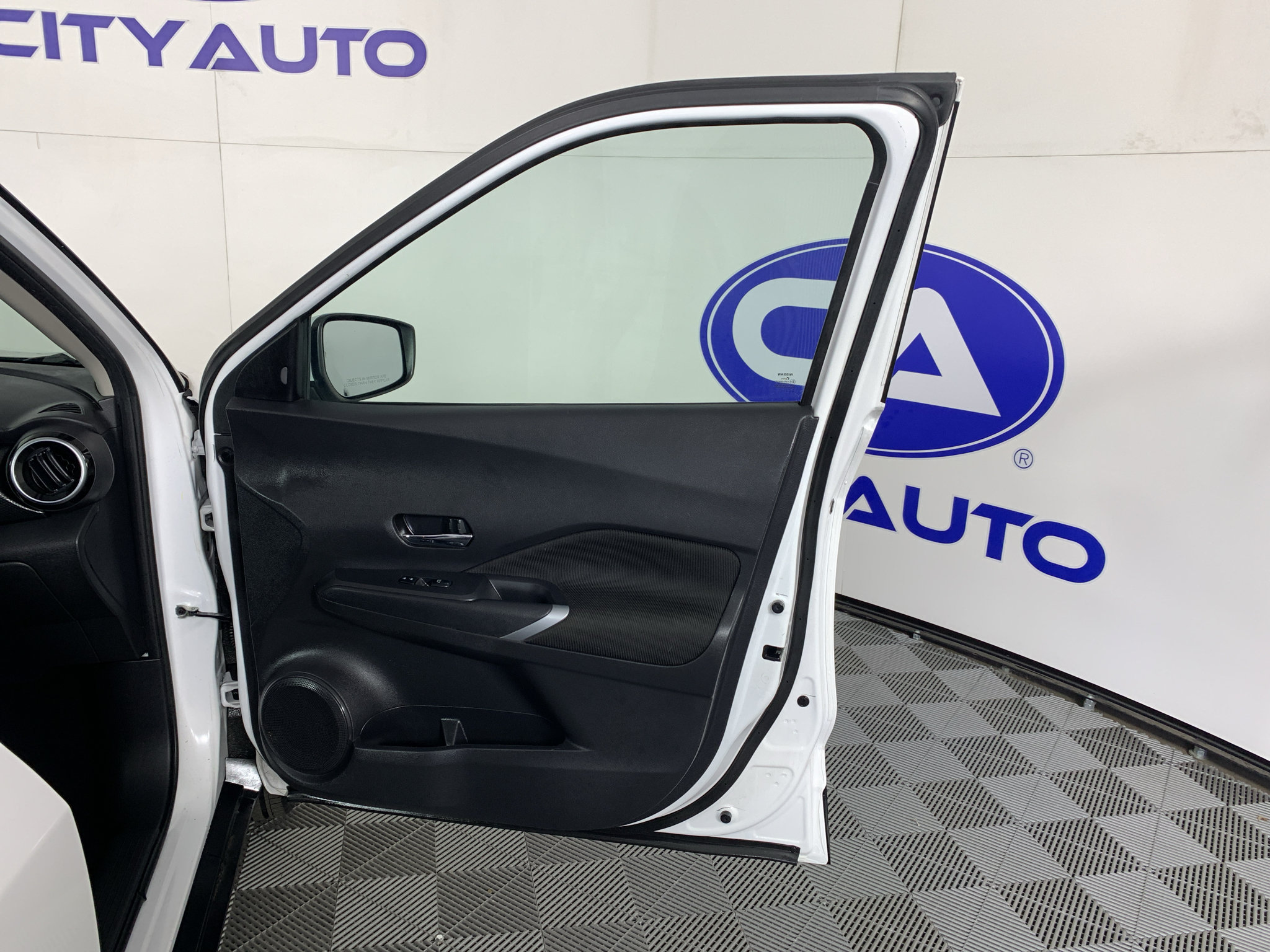 Used 2022 Nissan Kicks SV FWD image 34